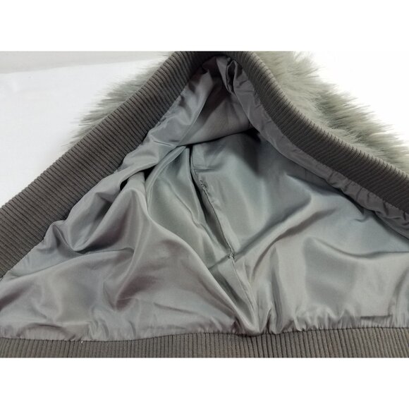 Towne and Reese Gray Faux Fur Drawstring Hood Winter Hat Reversible Womens - Picture 5 of 6